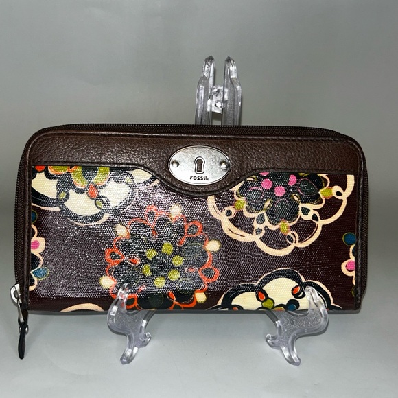 Fossil Handbags - Euc condition vintage fossil key per zip around cow hide leather wallet